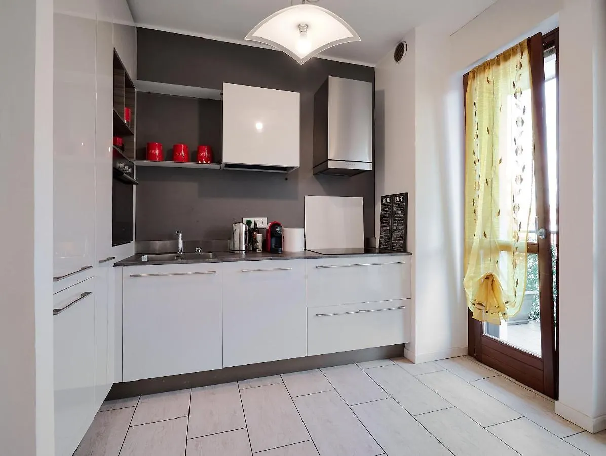 Xenia Apartments - New And Bright Urban Housing Milano 0*,  İtalya